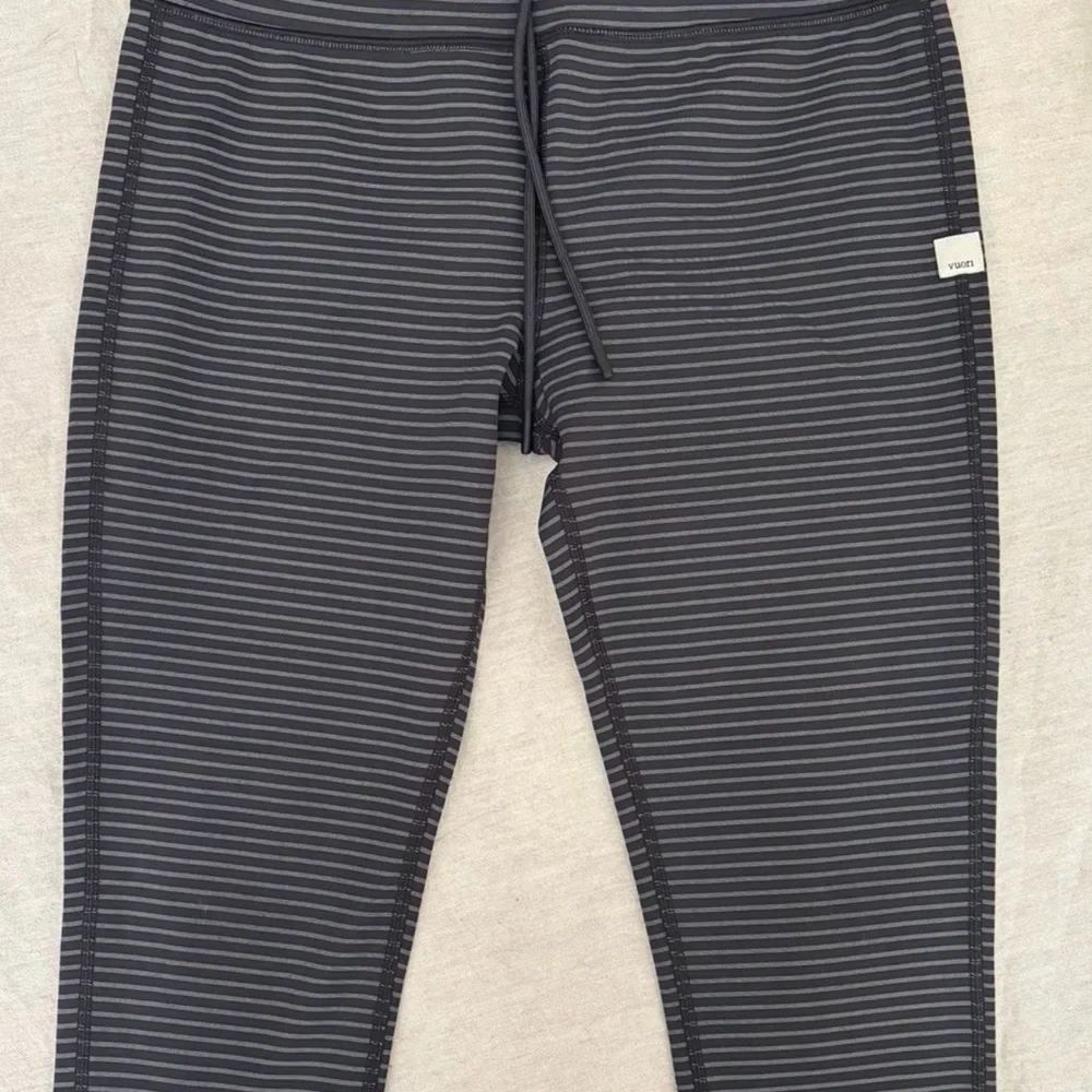 Vuori Gray Striped Leggings - Picture 4 of 7